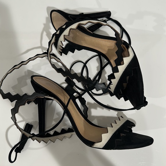 Chic Sandals - Picture 5 of 6